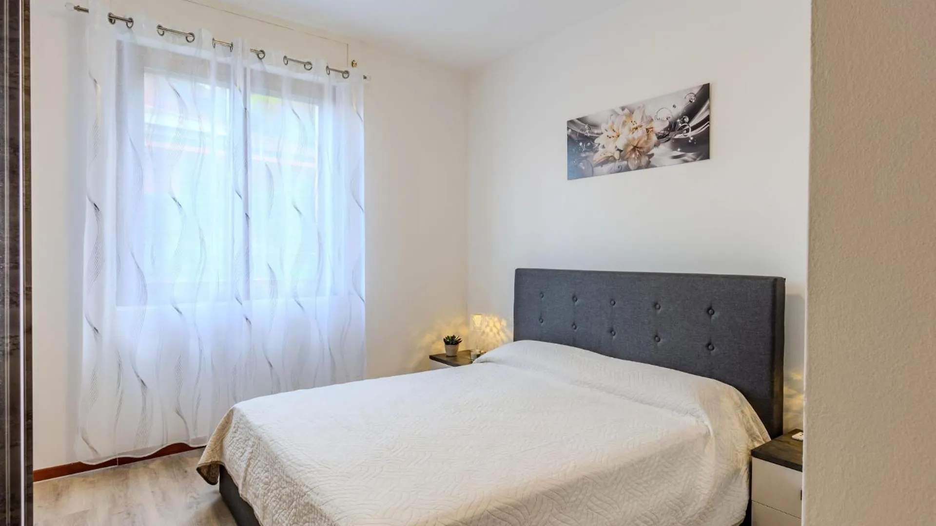 Apartment Daniela By Interhome Dorio 0*,